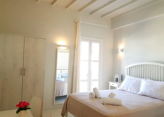 Lefteris מלון 2*